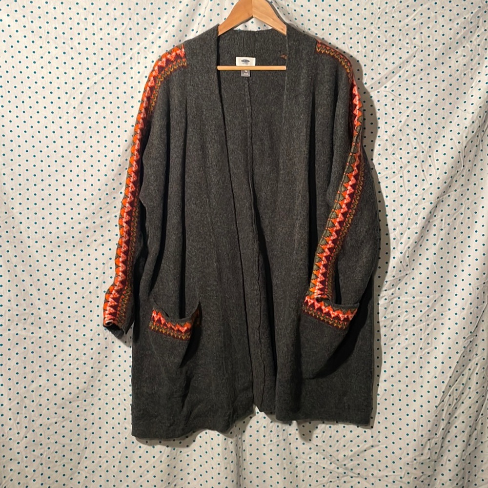 EUC Old Navy cardigan sweater, grey with pattern sleeves and pockets, XL